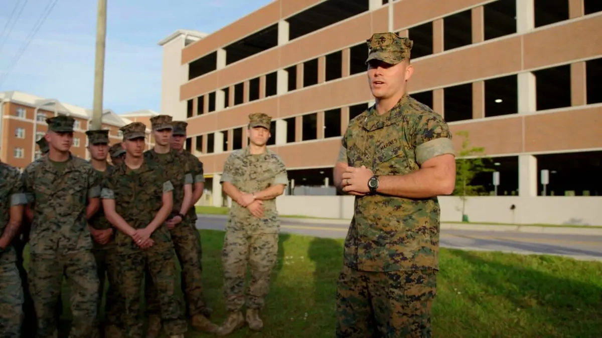 Ordres et commandements Main dans la main