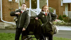 Organisation super insolite S02E25 Deux agents et un bébé