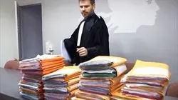 Visuel de Oubliées ou sacrifiées : la révolte des classes moyennes