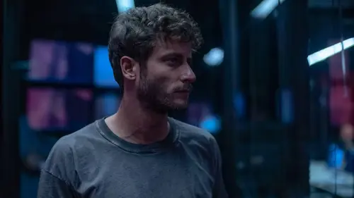 Our Boys S01E03 Deux paquets de Next rouge