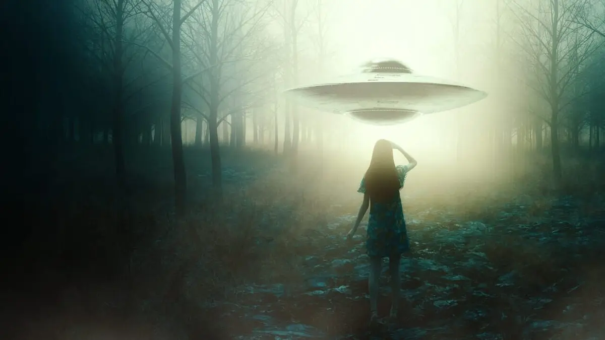 Ovnis : enquêtes secrètes Hybrides humains-extraterrestres