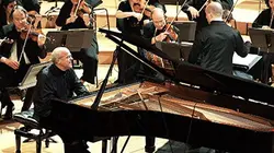 Visuel de Paavo Järvi dirige Nielsen, Chostakovitch et Grieg