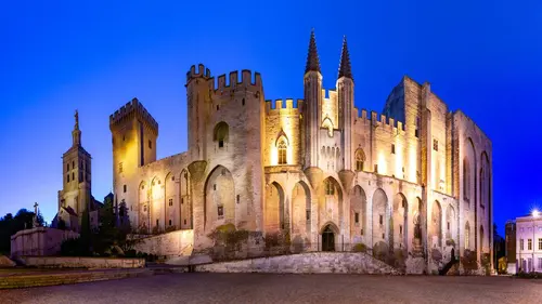 Palais des papes, forteresse gothique