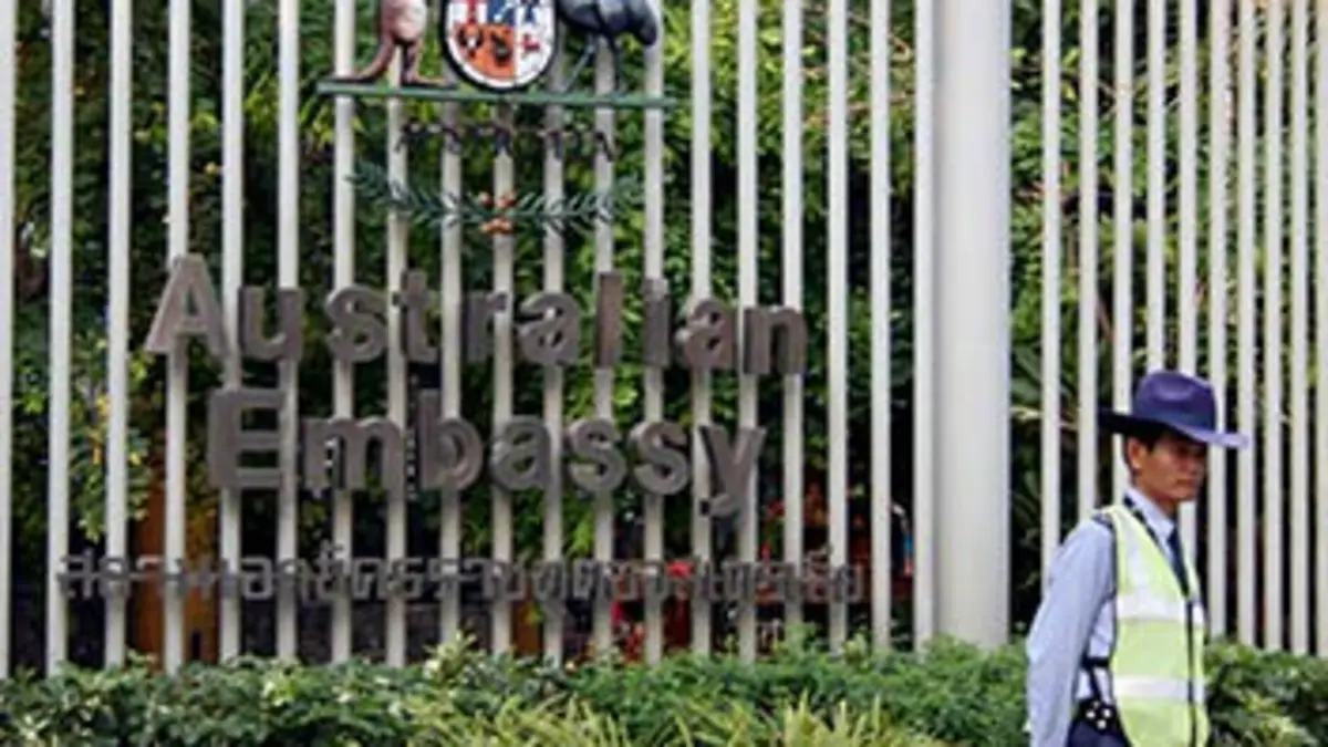 Panique à l'Ambassade E01 Problèmes de visas