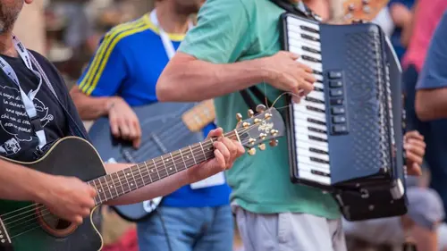 Paradise Run S03E15 Course en canoë