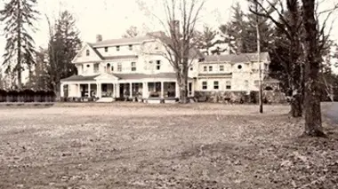 La femme aux cheveux noirs