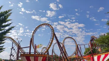 Parc Astérix, fêtes foraines : la guerre des loisirs à sensation