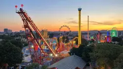 Parc Astérix, fêtes foraines : la guerre des loisirs à sensation