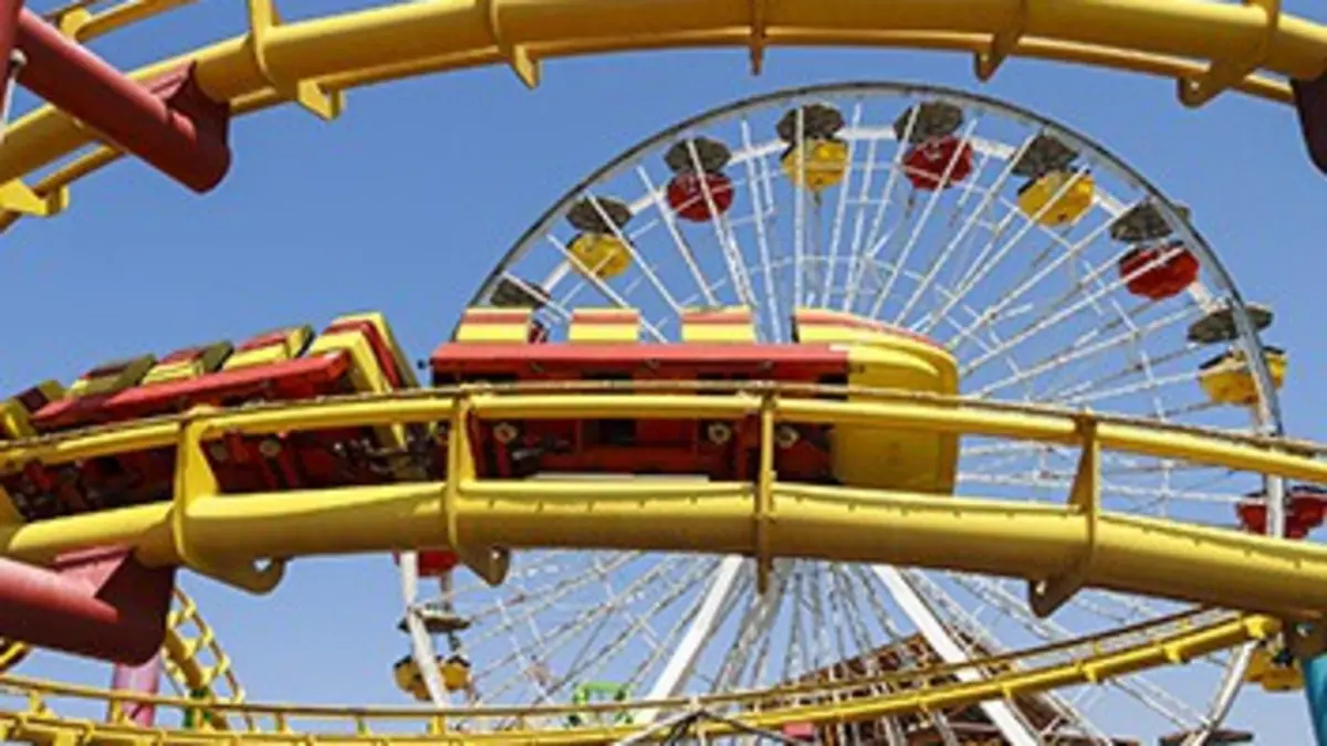 Parcs d'attractions, fêtes foraines : la bataille des loisirs
