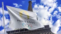 Paris accueille la flamme olympique : relais de la flamme à Paris
