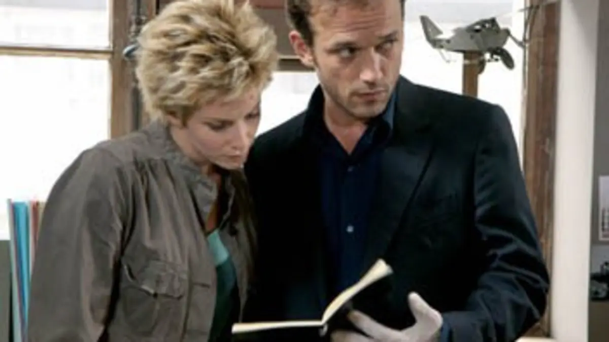 Paris enquêtes criminelles S03E05 Un crime d'amour