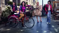 Paris, etc. S01E10 Surprise !
