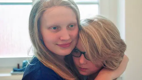 Passe me voir ! E257 Janne offre ses cheveux