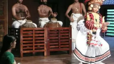 Jouer le Kutiyattam avec le maître