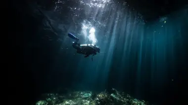 Pêcheurs d'or L'arrivée du titan