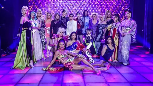 Perfect Queens