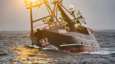 Péril en haute mer Le secours du bateau suiveur