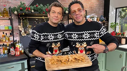 Petits plats en équilibre S24E37 Pintade chaponnée farcie