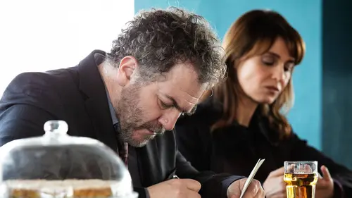 Petra S01E02 Le jour des chiens