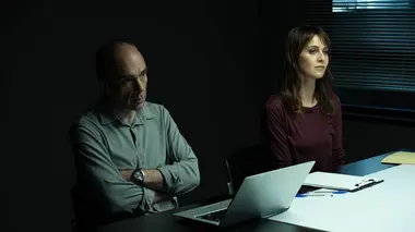 Petra S01E04 Meurtres sur papier