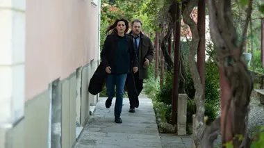 Petra S02E03 Un carnaval diabolique