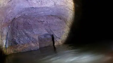 Pharaons noirs, Tombeaux engloutis E01