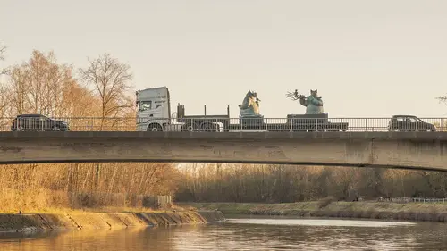Philippe Geluck promène son chat