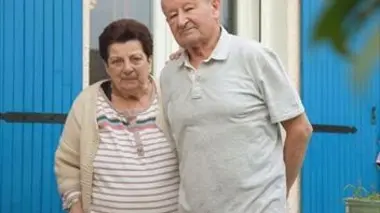 Faut-il garder Mamie à la maison ? Enquête sur le maintien à domicile des personnes âgées