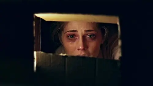 Piégée sous leur toit