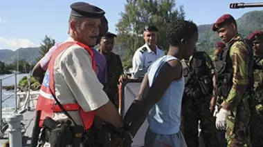 Haute tension sans l'océan Indien / Les pirates et l'archipel