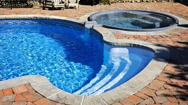 Piscines de rêve Une rénovation de lagon spectaculaire dans le Sud