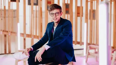 Avec Anthony Kavanagh