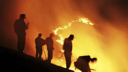 Planète explosive E10 Tornades enflammées