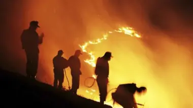 Planète explosive E10 Tornades enflammées