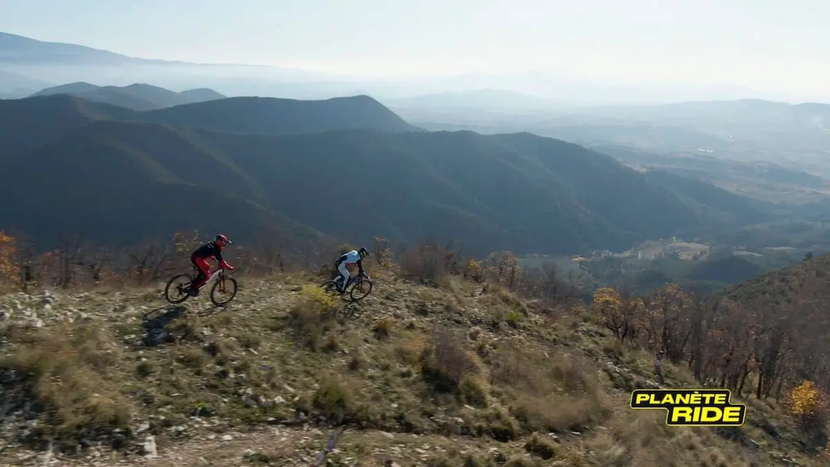 Planète Ride S02E13 14 ans et prodige de motocross, elle explose tous les garçons