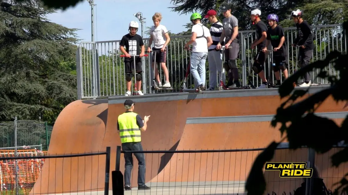 Planète Ride S02E16 Prank : un faux ingénieur piège les riders d'un skatepark
