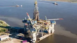 Visuel de Plateforme petrolière en pleine tempête