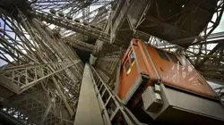 Plus vite ! L'ascenseur