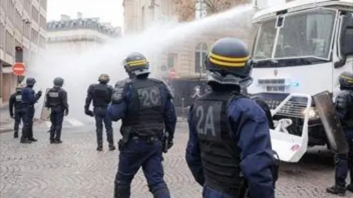 Police, au coeur du chaos