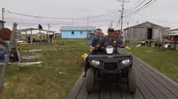 Alaska State Troopers S05E09 Armés de couteaux