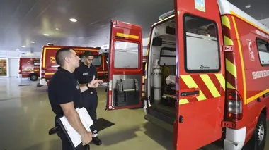 Pompiers : leur vie en direct La vie à tout prix
