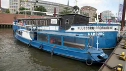 Port de Hambourg, un bateau-église insolite