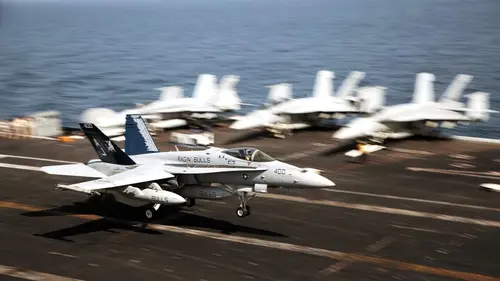 Porte-avions en guerre Destination golfe Persique