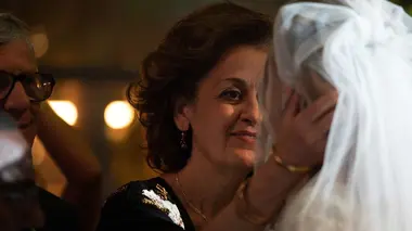 Possessions S01E01 Red Wedding