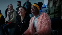 Premier trio  S01E16 Attention : rudesse