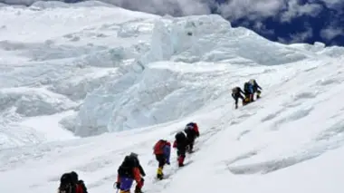 Premiers à l'Everest ?