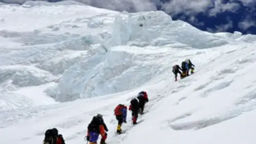 Premiers à l'Everest ?