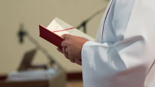 Prêtres en confession