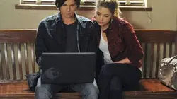Pretty Little Liars S02E20 Contrôle A en streaming