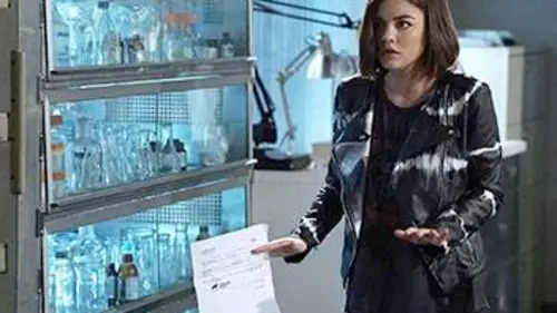 Pretty Little Liars S06E06 Partir loin, loin, loin ? en streaming